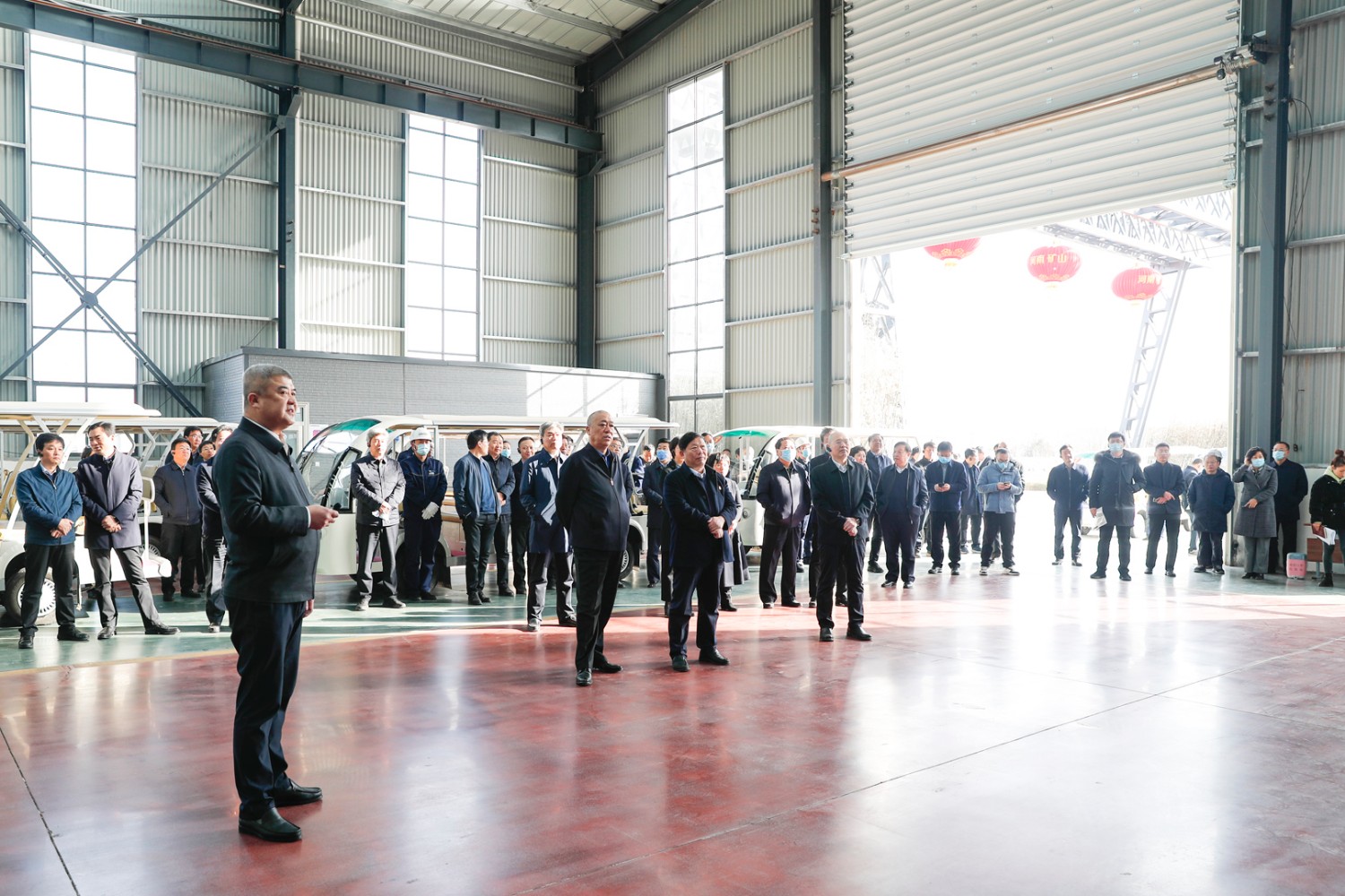  新鄉(xiāng)市長王登喜率重點項目觀摩組蒞臨公司智能產業(yè)園調研